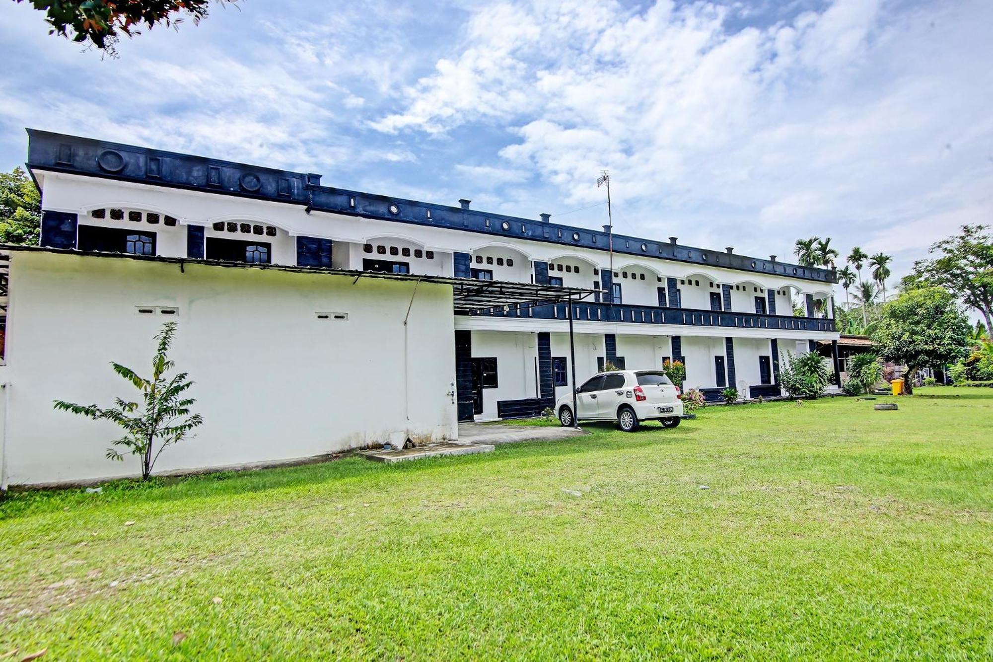 Oyo Life 91127 Wisma Sukajadi Syariah Perabumulih Exterior foto