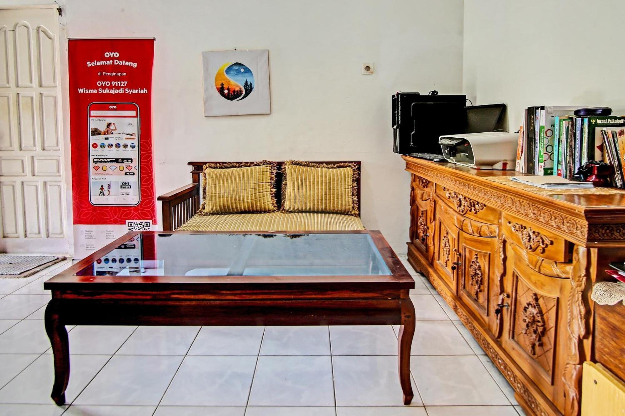 Oyo Life 91127 Wisma Sukajadi Syariah Perabumulih Exterior foto