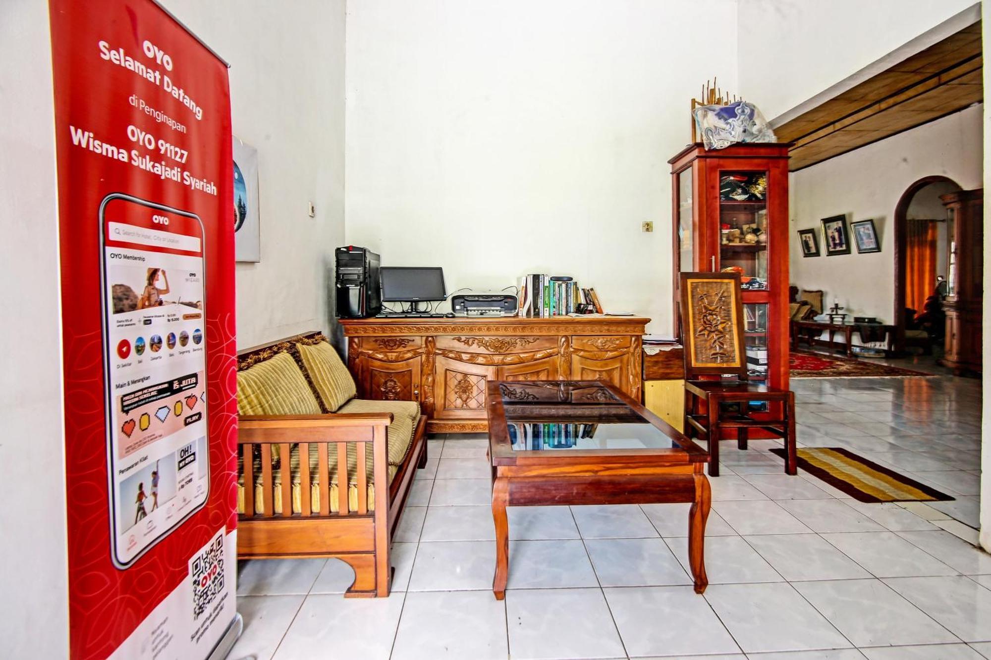 Oyo Life 91127 Wisma Sukajadi Syariah Perabumulih Exterior foto